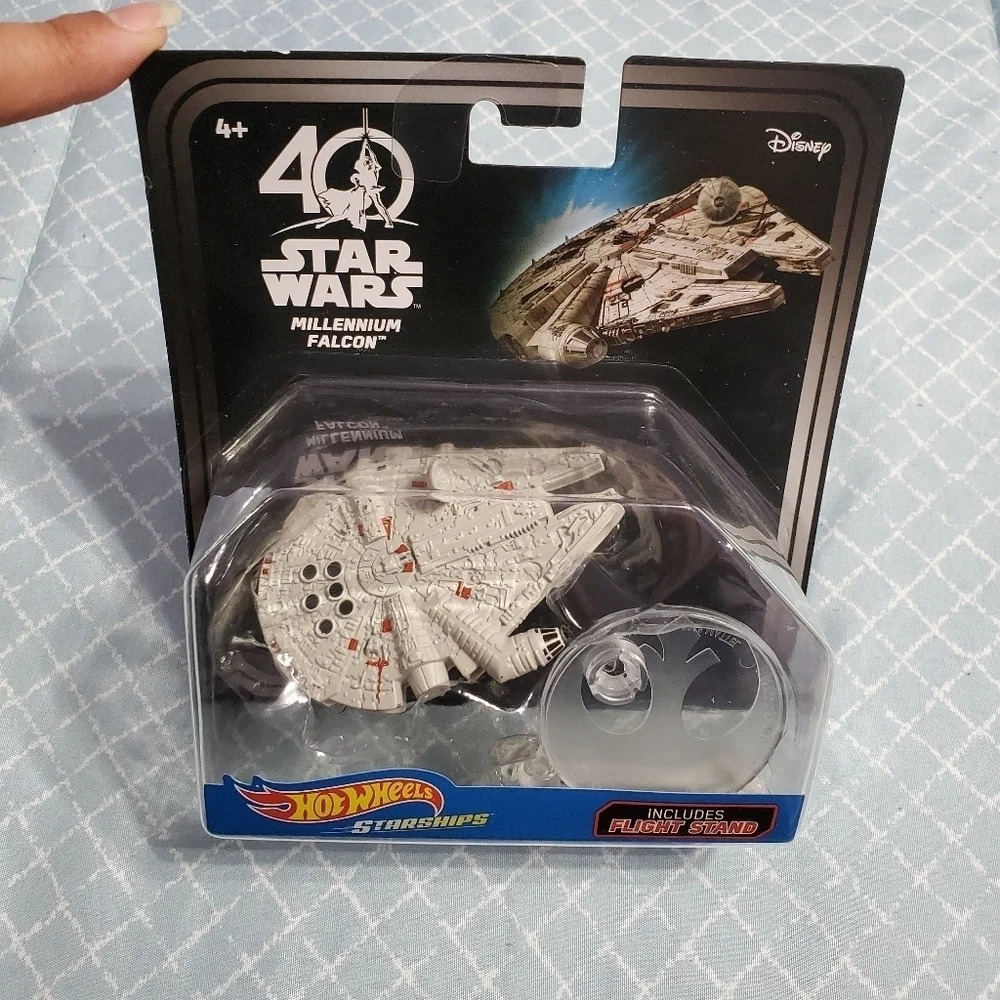 Star Wars Hot Wheels Millennium Falcon Collectable Toy with Flight Stand 40th